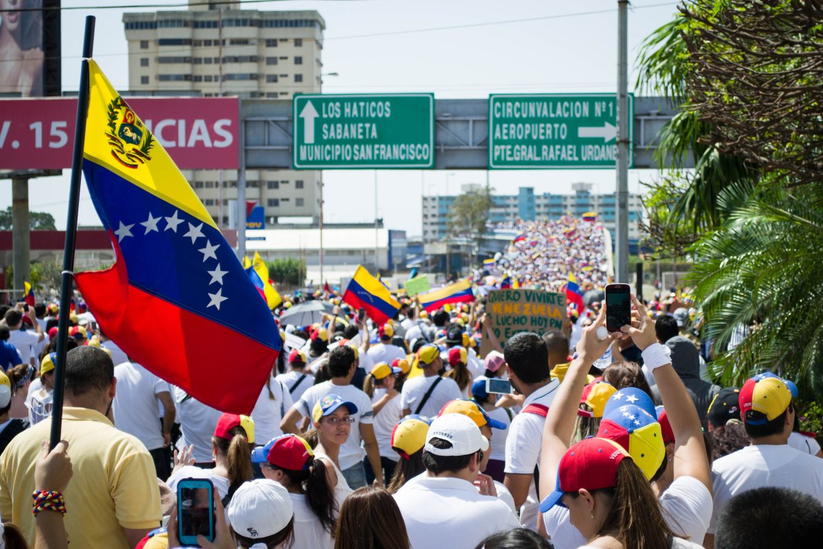 Venezuela en el laberinto de la transición